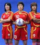 2007女足世界杯在即  中国女足三猛将靓装造势
