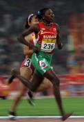 中国田径公开赛女子800米 苏丹女孩赤脚夺冠