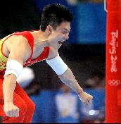 北京奥运会体操男子双杠决赛 李小鹏夺冠