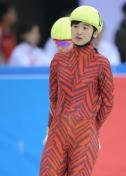 十一运会短道速滑女子3000米接力 孔雪带伤参战诠释体育精神