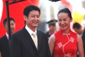 陈忠和为十一运会帆船运动员颁奖