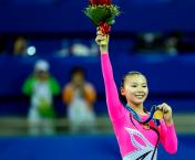 亚运会女子体操高低杠决赛  何可欣、黄秋爽包揽冠亚军