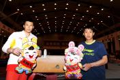 中国体操队队员向全国人民拜年