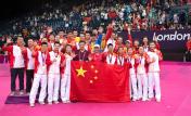 伦敦奥运会中国羽毛球队包揽五金 队员教练现场答谢观众