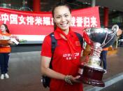 世界杯夺冠 中国女排载誉回京