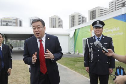 中华人民共和国驻巴西里约热内卢总领事宋扬看望中国记者