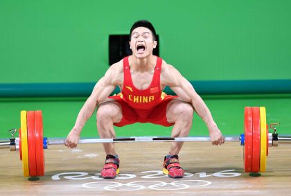 里约奥运男子举重69公斤级 石智勇摘金