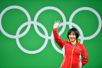向艳梅夺里约奥运会举重女子69公斤级金牌