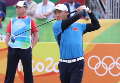 奥运会高尔夫球男子个人首轮 李昊桐吴阿顺与大师同场比杆