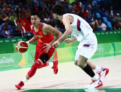里约奥运会男篮比赛  中国队60比94不敌塞尔维亚队