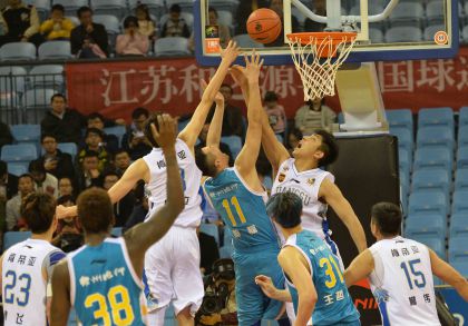 16/17赛季CBA常规赛第四轮 江苏肯帝亚战胜福建浔兴