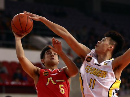 16/17赛季CBA常规赛第四轮 北京控股87比84胜八一火箭