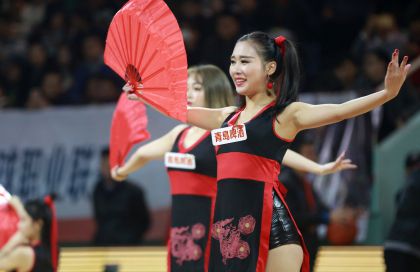 CBA联赛第二十轮  八一宁波主场篮球宝贝青春活力闪亮