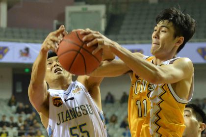 CBA联赛第三十二轮  江苏107比110不敌广夏