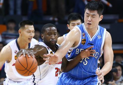 CBA联赛第三十二轮  广东103比98胜北京