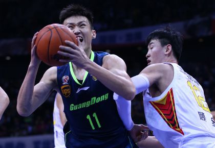 CBA联赛半决赛第四场   广东胜深圳拿到赛点