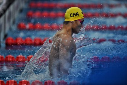 全国游泳冠军赛男子100仰泳预赛 徐嘉余第一晋级半决赛