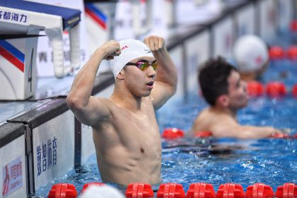 闫子贝获全国游泳冠军赛男子100米蛙泳冠军