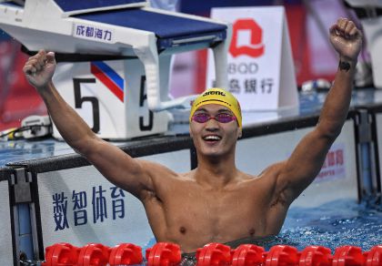 全国游泳冠军赛男100仰 徐嘉余破亚洲纪录夺冠