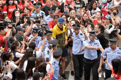 2017年全国夏季游泳锦标赛 宁泽涛出赛众拥趸围追堵截