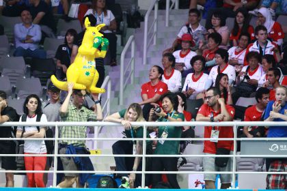 中国体育图片专题——赛场外画风各异的拉拉队们