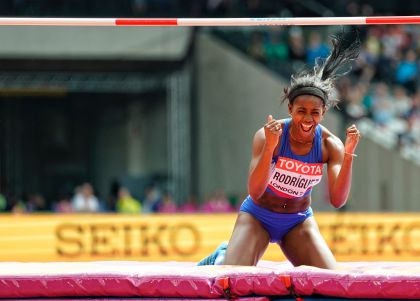 伦敦世界田径锦标赛女子七项全能之跳高比赛场景