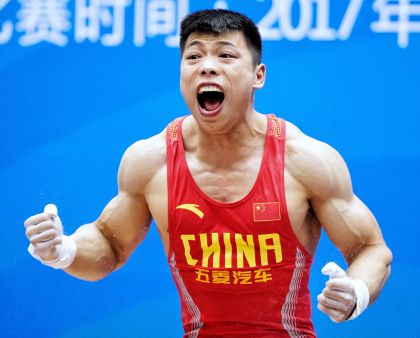 第十三届全运会举重男子62公斤级决赛   谌利军获得冠军