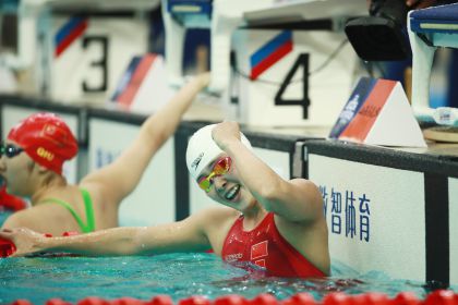 第十三届全运会游泳女子200米自由泳决赛  张雨涵获得冠军