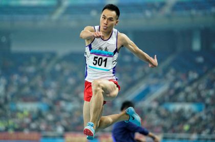 第十三届全运会田径男子三级跳远决赛  董斌获得冠军