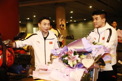 中国体操队结束体操世锦赛征程回京