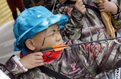 中国体育图片专题——全新户外运动项目“弓猎定向”亮相京城