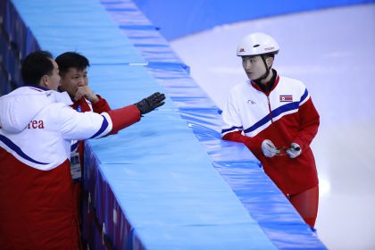朝鲜短道速滑队在江陵训练备战平昌冬奥会