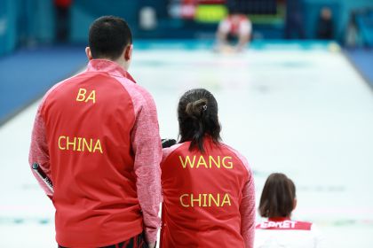 平昌冬奥会冰壶混双预赛 中国5比7不敌瑞士