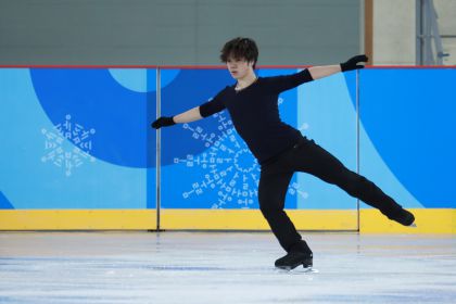 日本花样滑冰队男单选手宇野昌磨在江陵训练