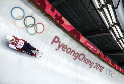 平昌冬奥会开幕在即 单人雪橇选手赛前训练