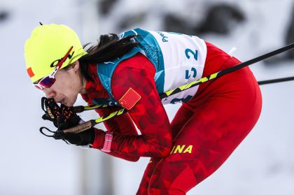 平昌冬奥会越野滑雪女子双追逐赛 中国选手李馨池春雪顺利完赛