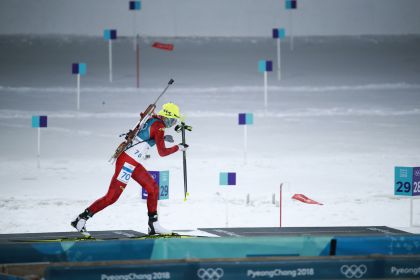平昌冬奥会冬季两项女子短距离 中国选手张岩唐佳琳顺利完赛