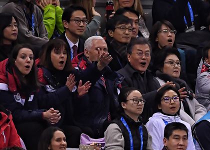 韩国总统文在寅现身平昌冬奥赛场观赛