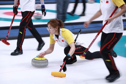 平昌冬奥会冰壶女子循环赛  中国7比2胜瑞士