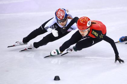 平昌冬奥会短道速滑女1000米1/4赛 中国选手曲春雨晋级李靳宇出局