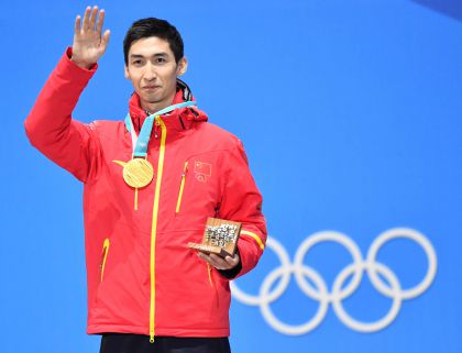 武大靖登上平昌冬奥会短道速滑男子500米最高领奖台