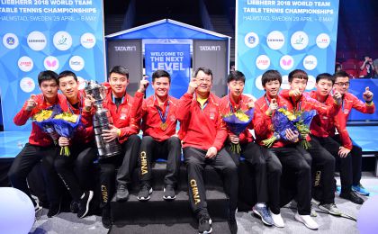 第54届世乒赛男团颁奖仪式 中国队豪取九连冠再揽斯杯