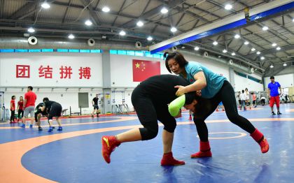中国女子摔跤队为雅加达亚运会在北京进行备战训练