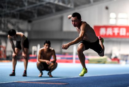 备战雅加达亚运会中国田径队男子跳远运动员积极投入训练