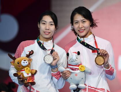 中国剑客包揽雅加达亚运会女子佩剑个人赛金银牌