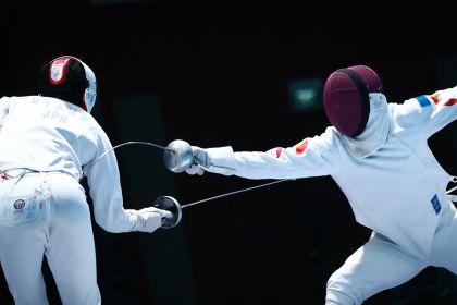中国队获雅加达亚运会男子重剑团体决赛亚军