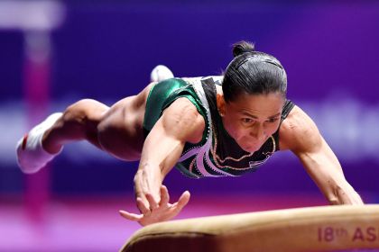 “体操妈妈”丘索维金娜获雅加达亚运会体操女子单项跳马银牌