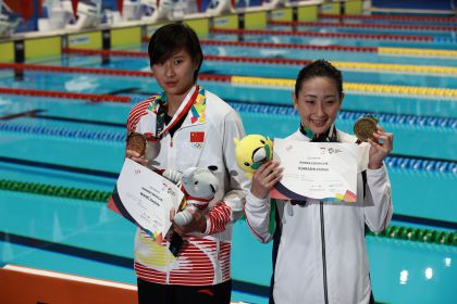 中国队王简嘉禾李冰洁获雅加达亚运会女子400米自由泳决赛冠亚军