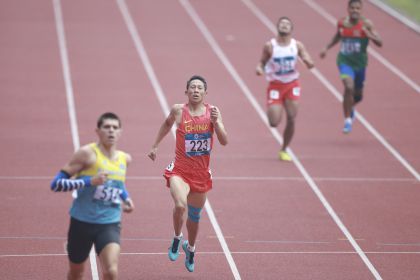 中国选手杨磊在雅加达亚运会田径男子400米预赛中