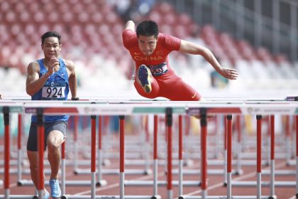 雅加达亚运会田径男子110米预赛 谢文骏和曾建航晋级决赛